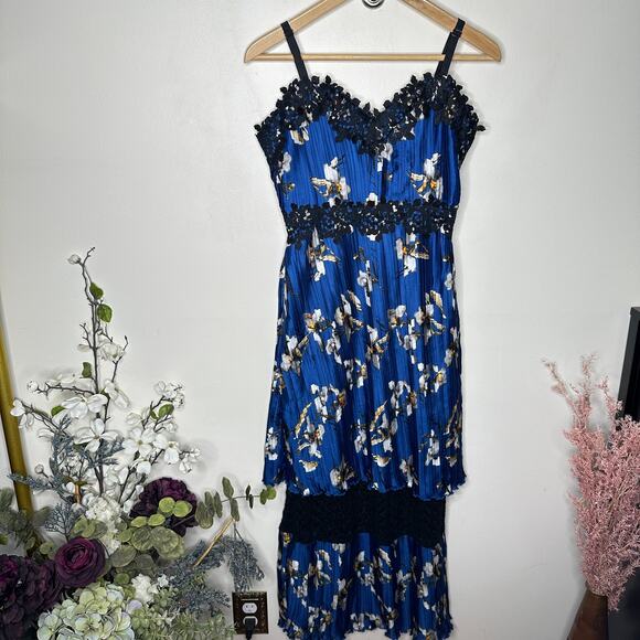 FOXIEDOX Carmella Pleated Maxi Dress Blue Satin Floral Black Lace Sz 4 {3Q27} - Picture 4 of 6